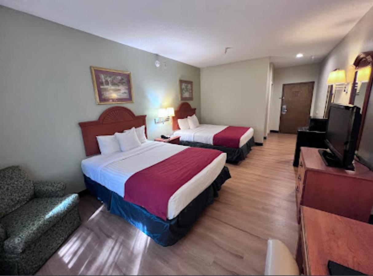 Americas Best Value Inn Wiggins Экстерьер фото